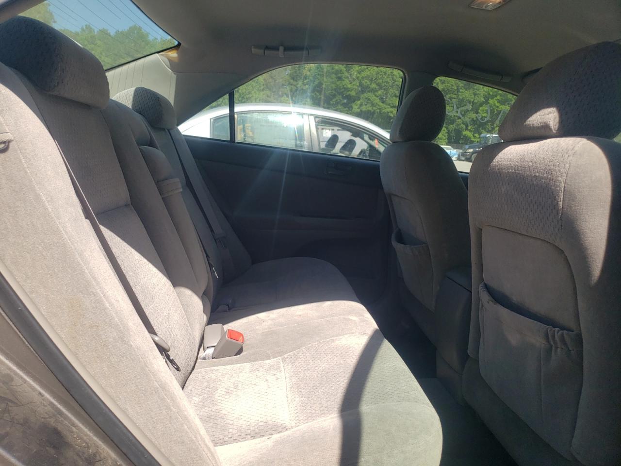 Photo 18 from auction – 2004 TOYOTA CAMRY LE with VIN 4T1BE32K74U879114