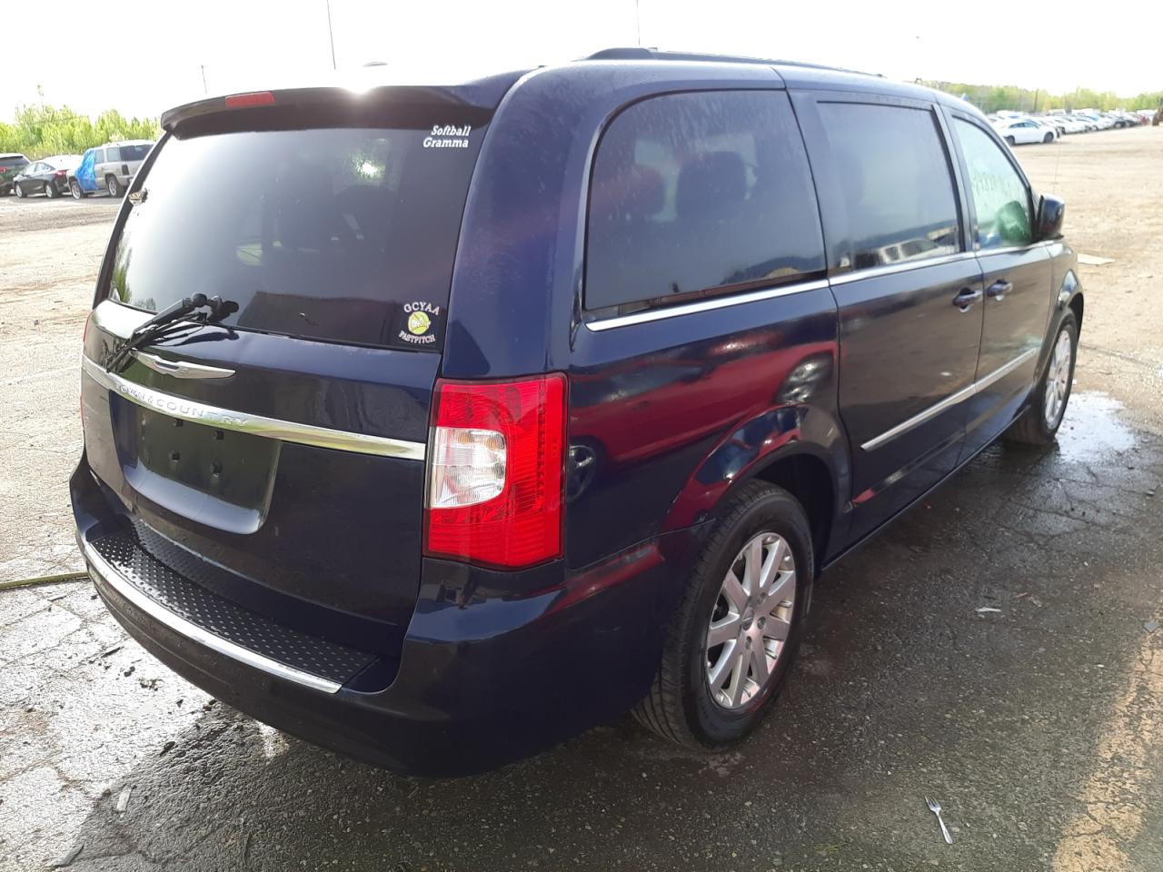 Photo 4 from auction – 2016 CHRYSLER TOWN & COU with VIN 2C4RC1BG0GR268061