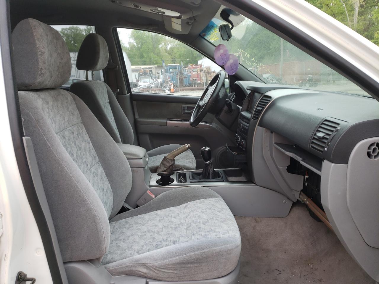 Photo 5 from auction – 2006 KIA SORENTO EX with VIN KNDJD733065576853