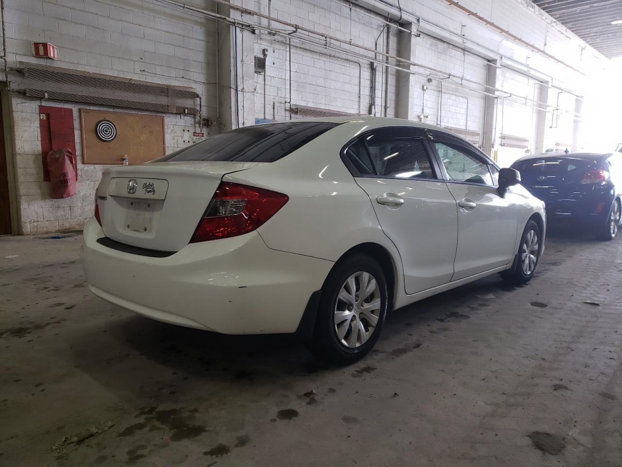Photo 4 from auction – 2012 HONDA CIVIC LX with VIN 2HGFB2F54CH330373
