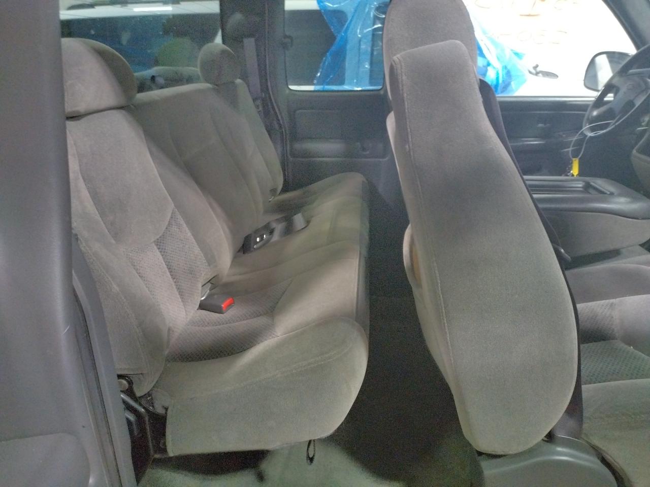 Photo 6 from auction – 2005 CHEVROLET SILVERADO with VIN 1GCEK19B75E156704