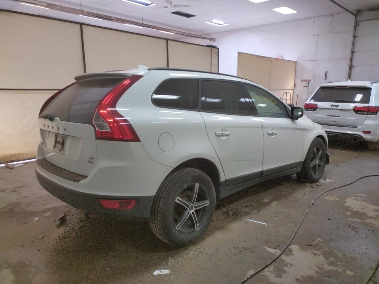 Photo 4 from auction – 2010 VOLVO XC60 3.2 with VIN YV4982DZ2A2115707