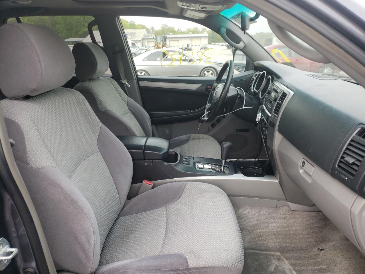 Zdjęcie 5 z aukcji – 2003 TOYOTA 4RUNNER SR z VIN JTEBT14R930002893