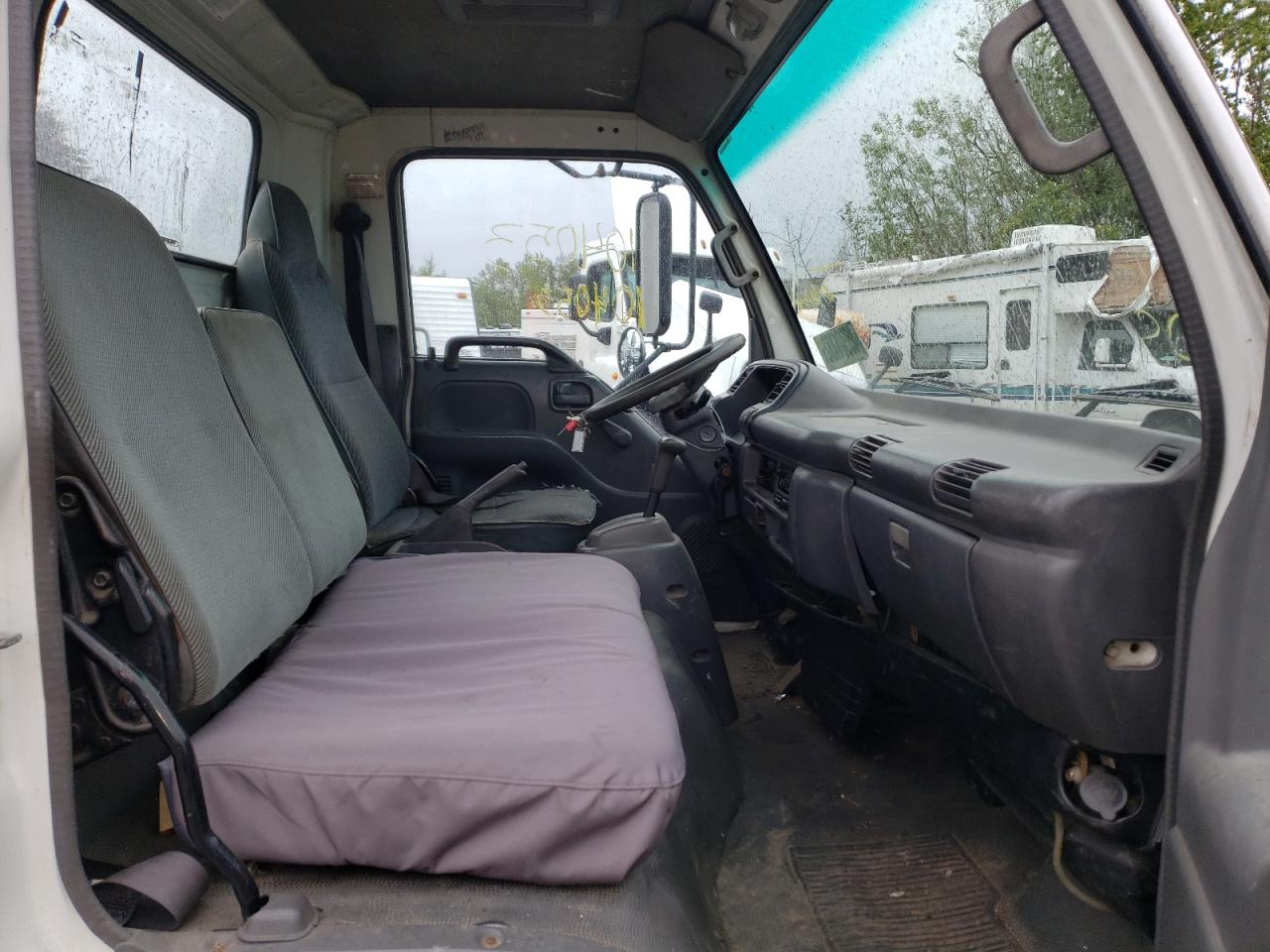 Photo 5 from auction – 2001 ISUZU NQR with VIN JALE5B14X17900755