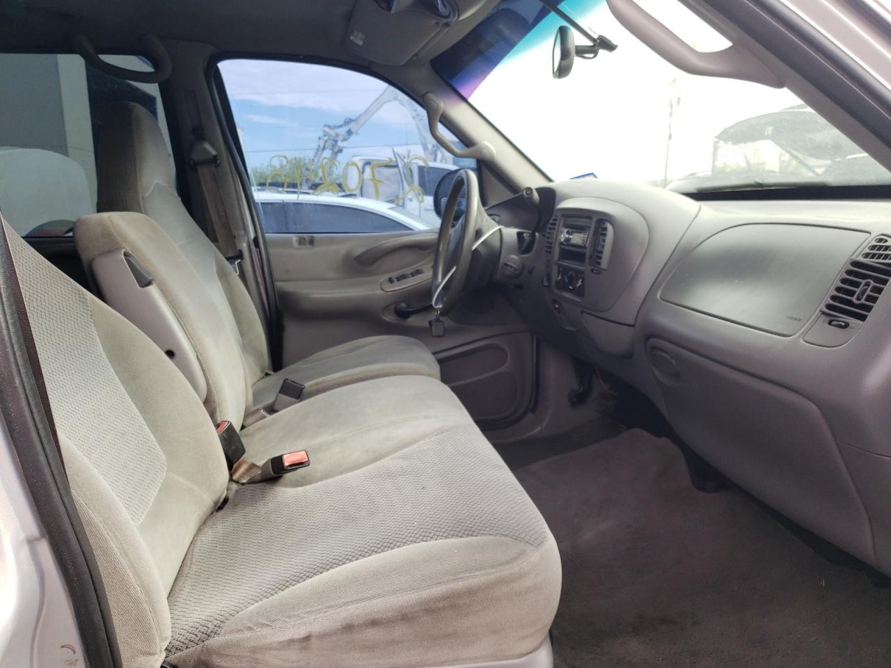 Photo 5 from auction – 2001 FORD EXPEDITION with VIN 1FMPU16L71LB58289