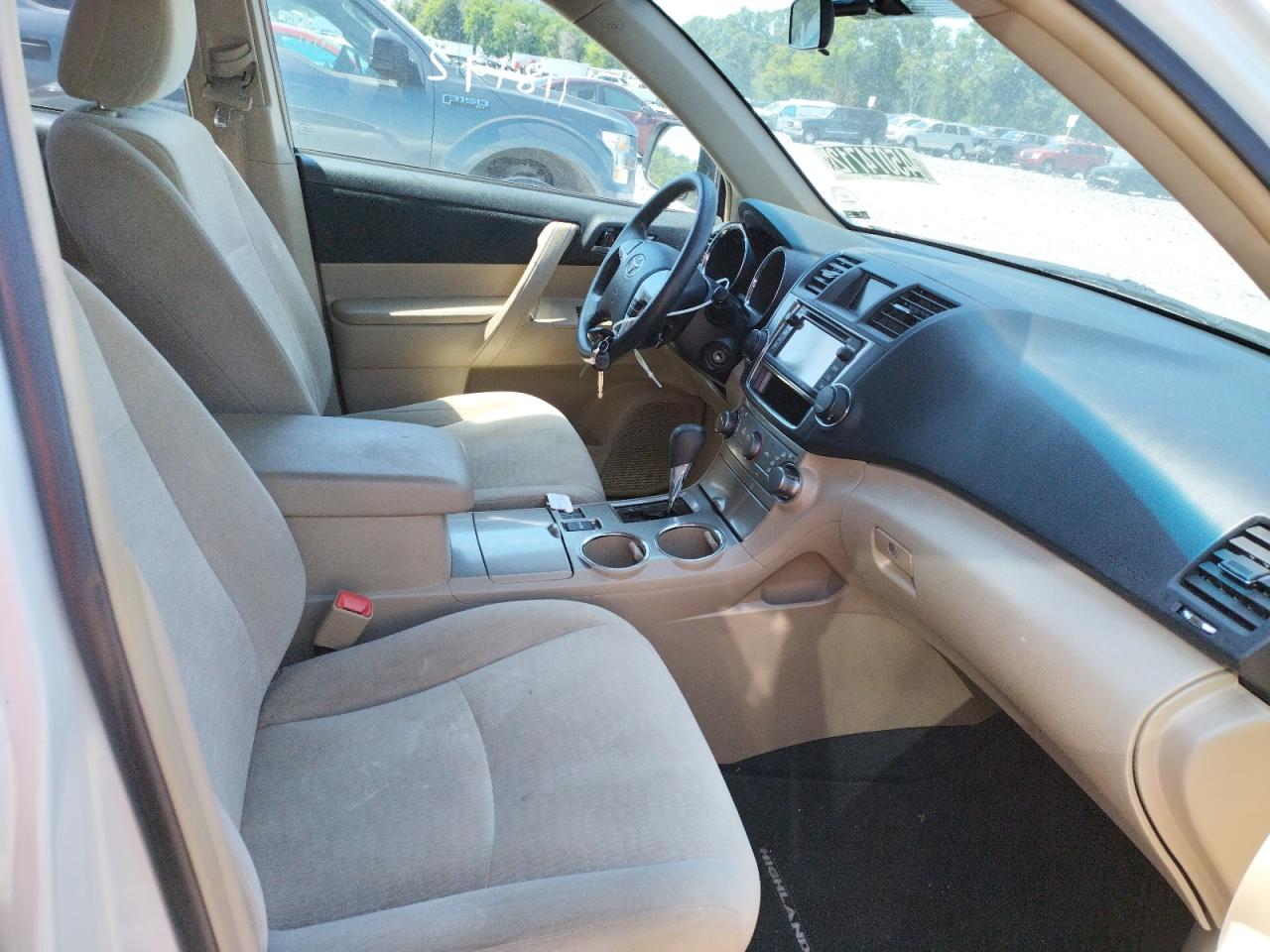 Photo 5 from auction – 2013 TOYOTA HIGHLANDER with VIN 5TDBK3EH0DS216789