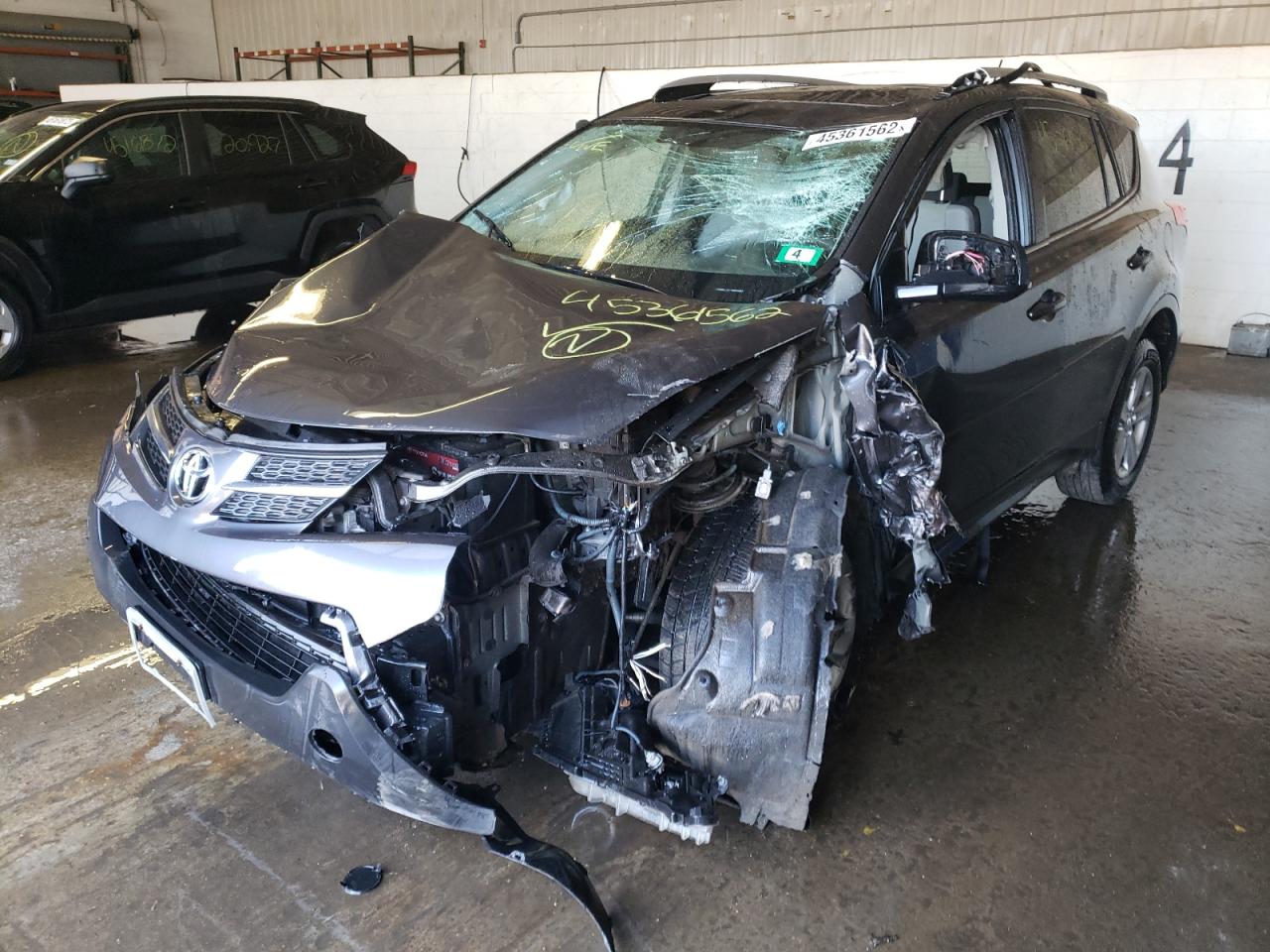 Photo 2 from auction – 2014 TOYOTA RAV4 XLE with VIN JTMRFREV4EJ003516