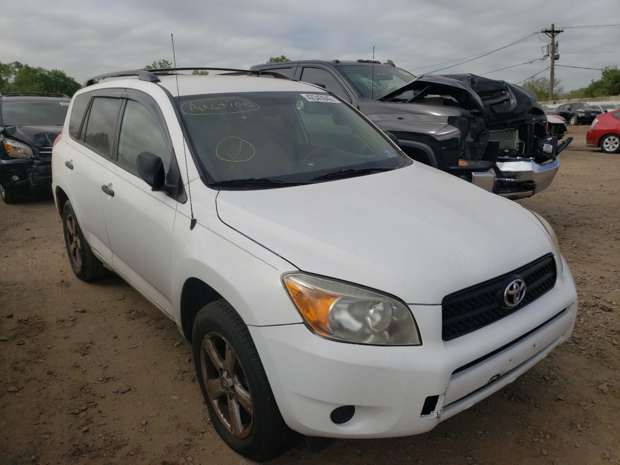 TOYOTA RAV4 2006 مع رقم تعريف المركبة JTMBD33V765017296 - صورة من المزاد