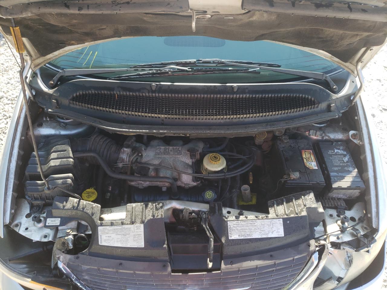 Photo 12 from auction – 2001 CHRYSLER TOWN & COU with VIN 2C8GP64L31R126229