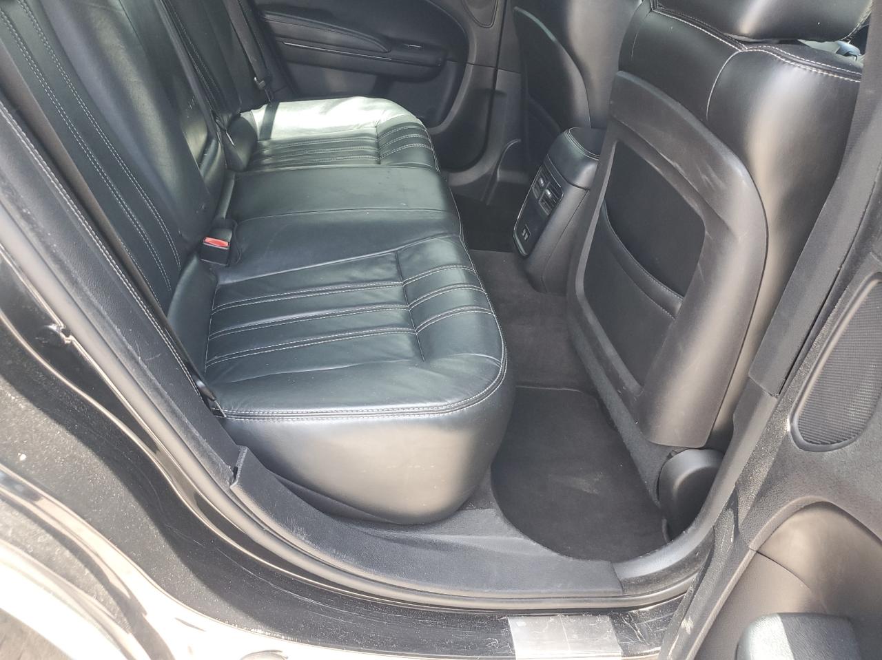 Photo 6 from auction – 2016 CHRYSLER 300 S with VIN 2C3CCABG5GH161524