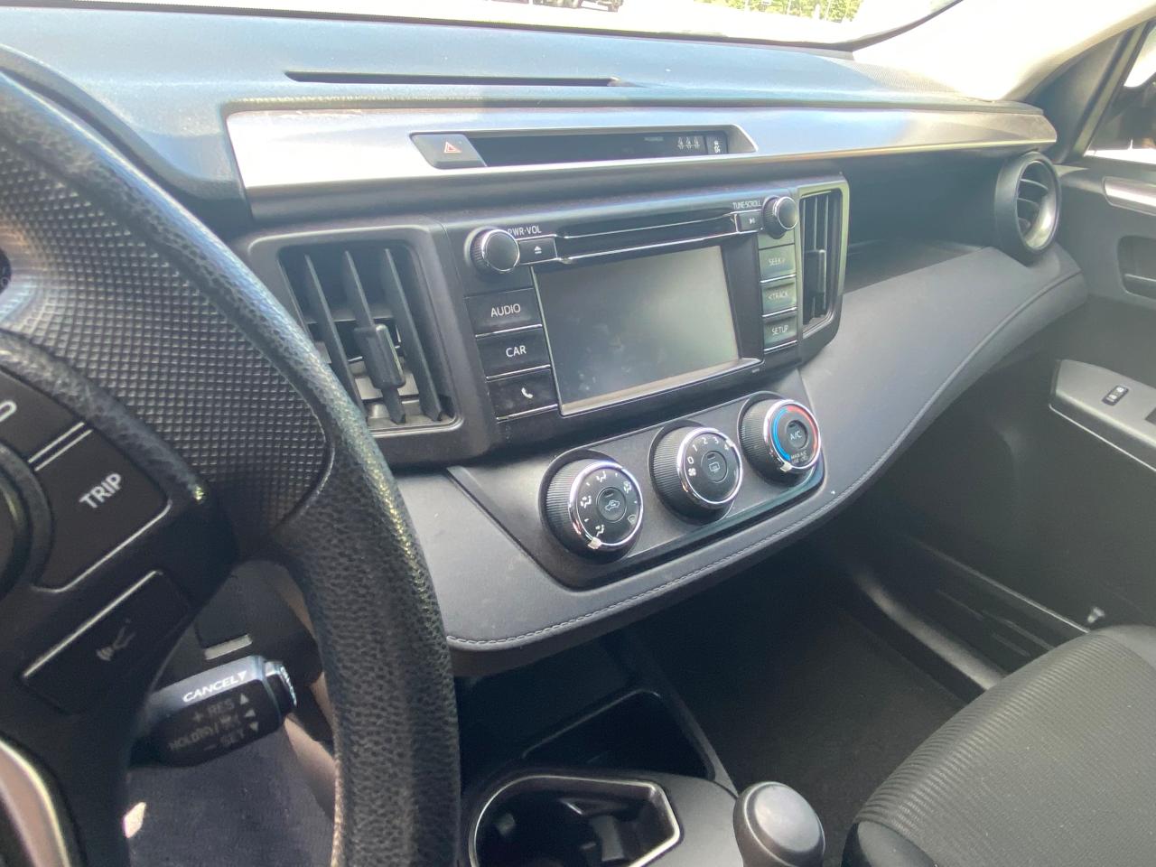 Photo 9 from auction – 2018 TOYOTA RAV4 LE with VIN JTMZFREV3JJ744945