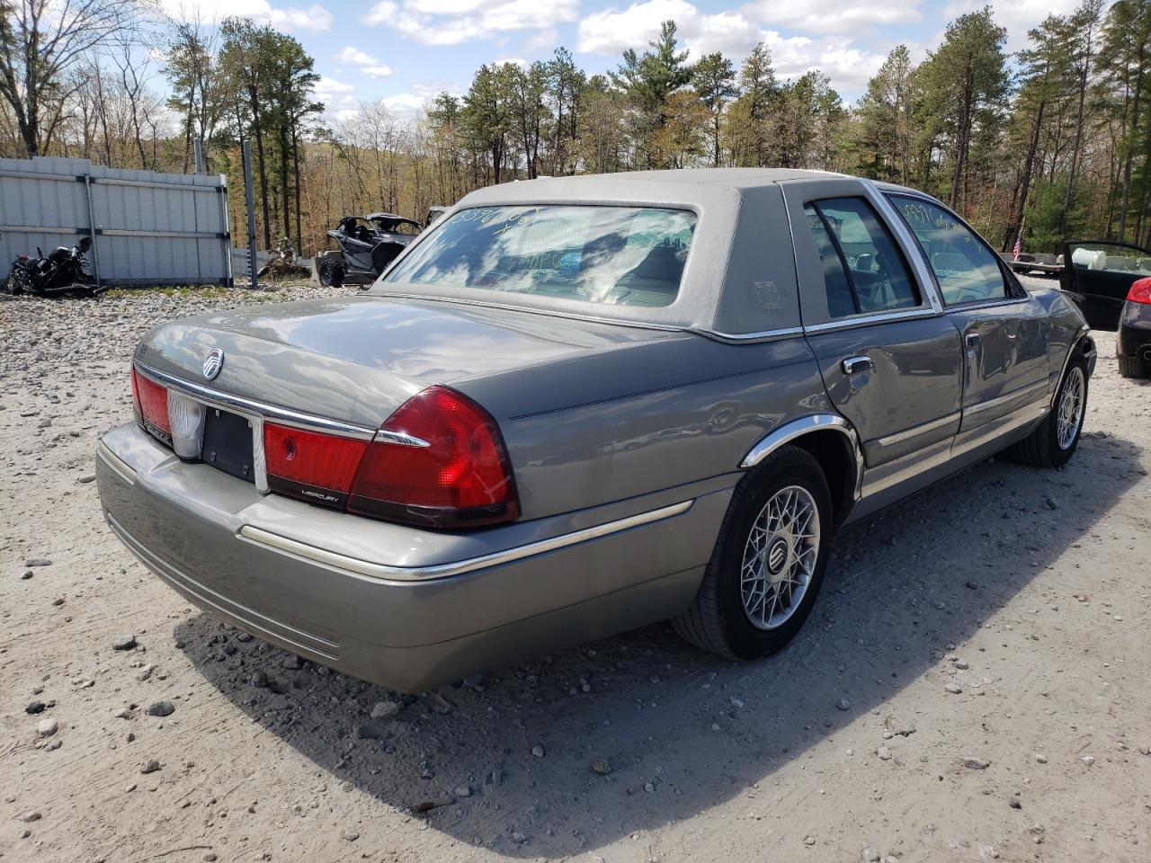 Photo 4 from auction – 2002 MERCURY GRAND MARQ with VIN 2MEFM74WX2X659003