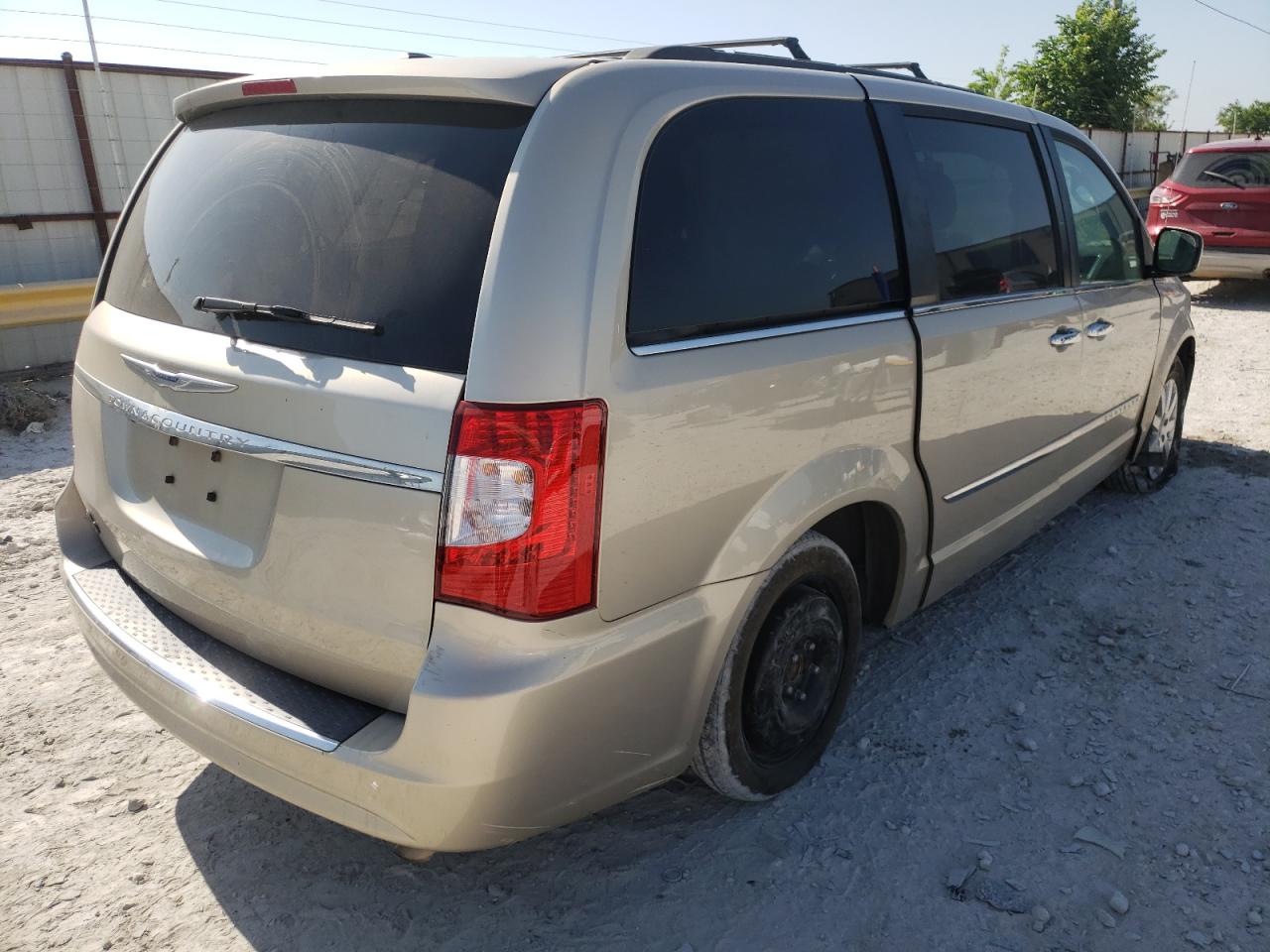 Photo 4 from auction – 2016 CHRYSLER TOWN & COU with VIN 2C4RC1BG0GR120928