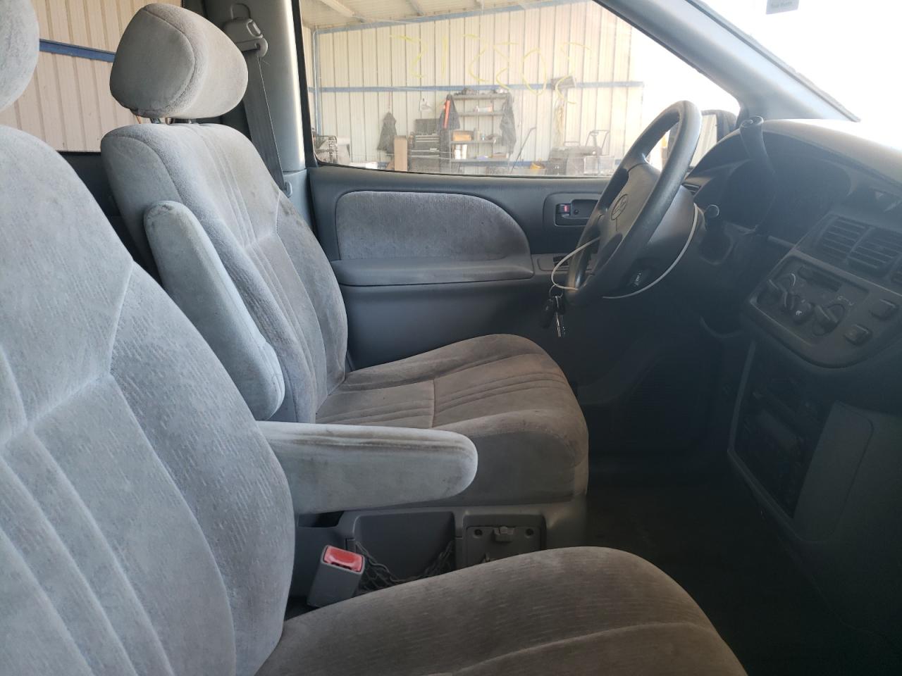 Photo 5 from auction – 2000 TOYOTA SIENNA LE with VIN 4T3ZF13C3YU171236