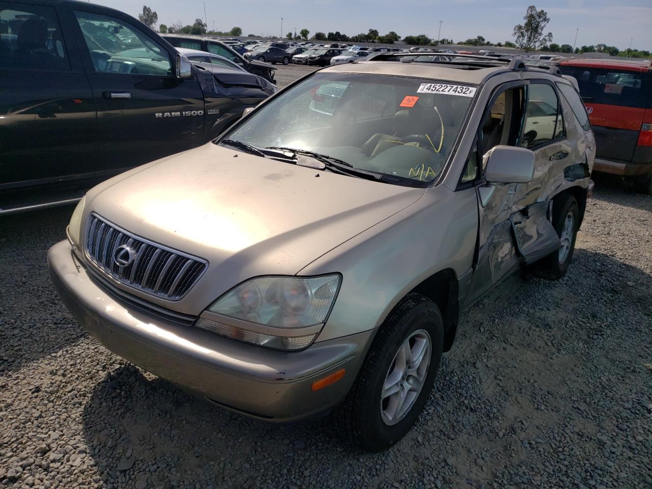 Photo 2 from auction – 2001 LEXUS RX 300 with VIN JTJHF10U710202777