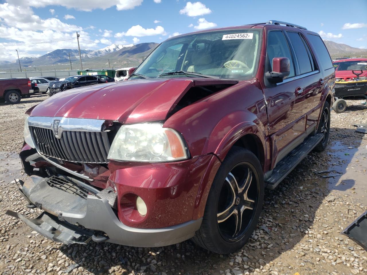 Photo 2 from auction – 2004 LINCOLN NAVIGATOR with VIN 5LMFU28R24LJ10137