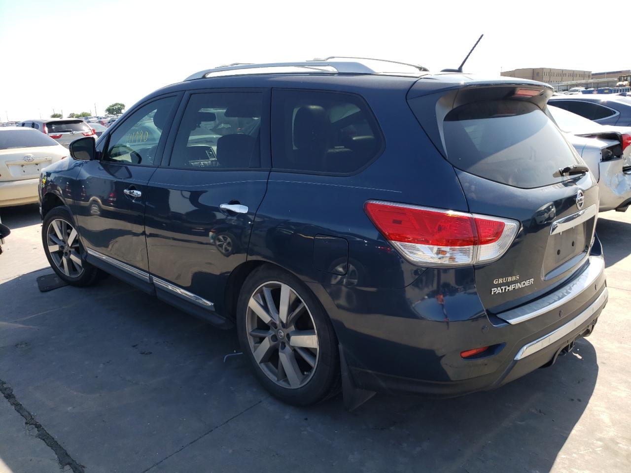 Photo 3 from auction – 2013 NISSAN PATHFINDER with VIN 5N1AR2MN8DC639660