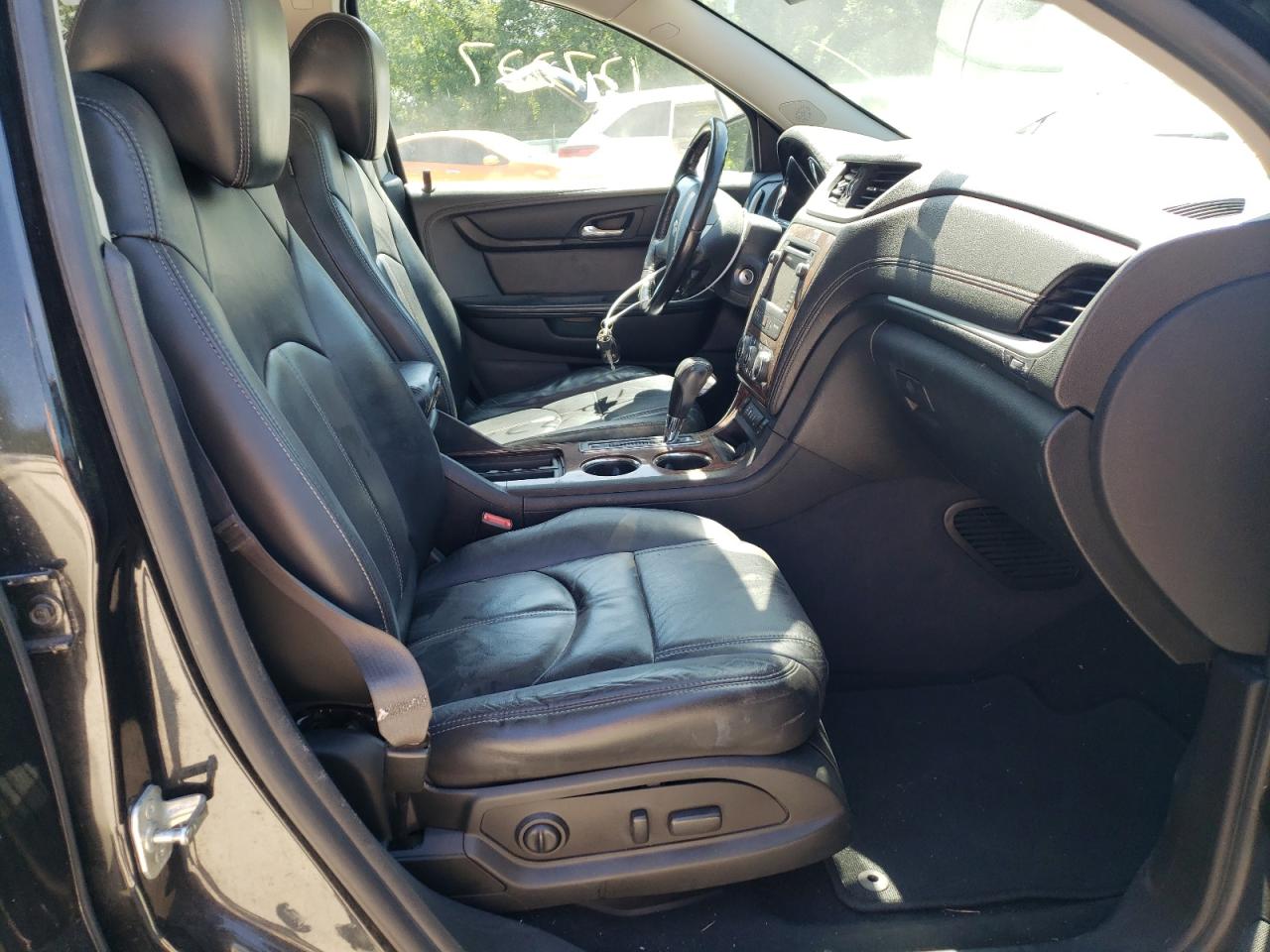 Photo 5 from auction – 2014 CHEVROLET TRAVERSE L with VIN 1GNKRHKD8EJ171200