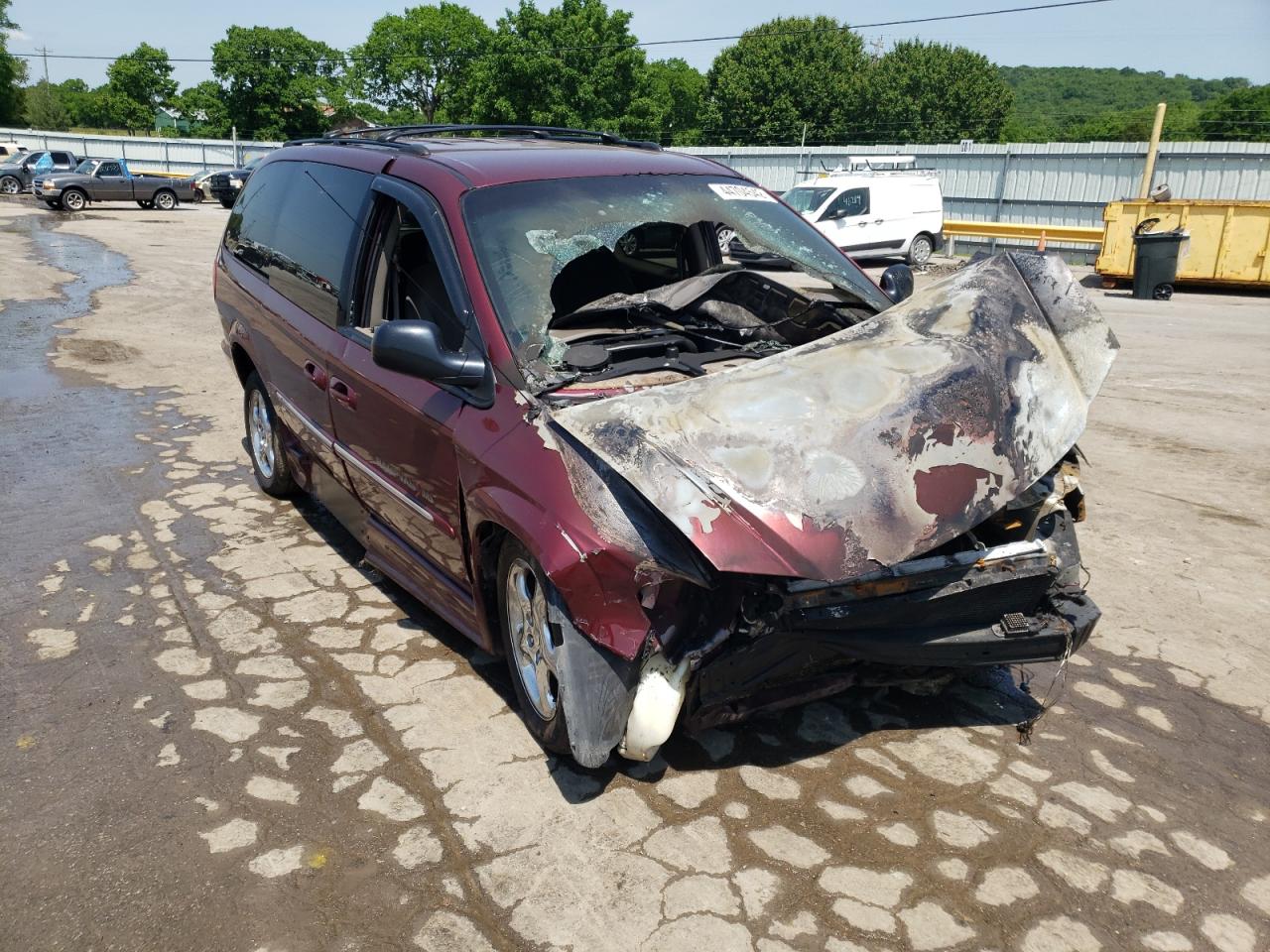 DODGE GRAND CARA 2002 with VIN 2B8GP54L82R585457 - Photo from auction
