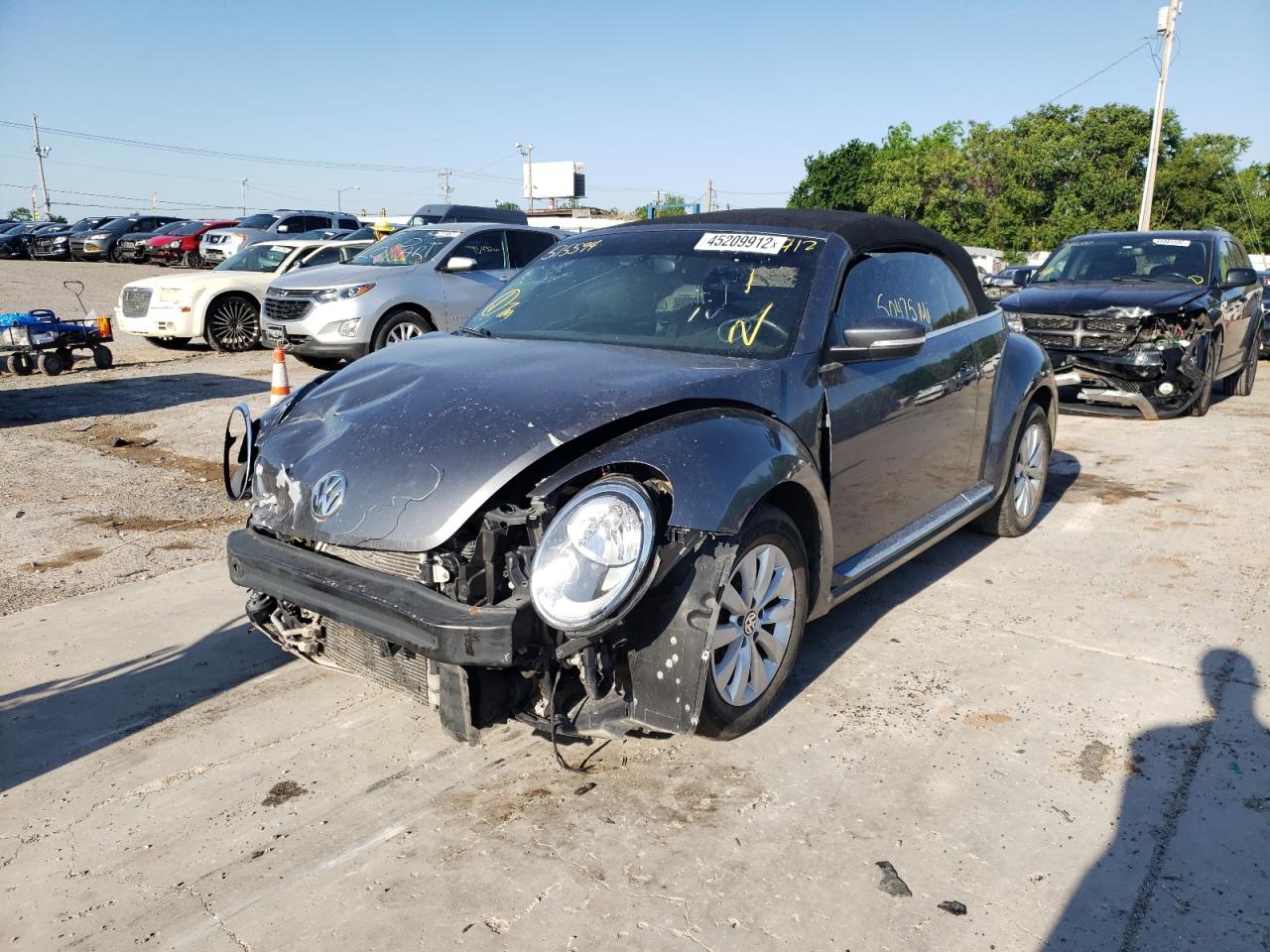 Photo 2 from auction – 2018 VOLKSWAGEN BEETLE S with VIN 3VW5DAAT3JM515594
