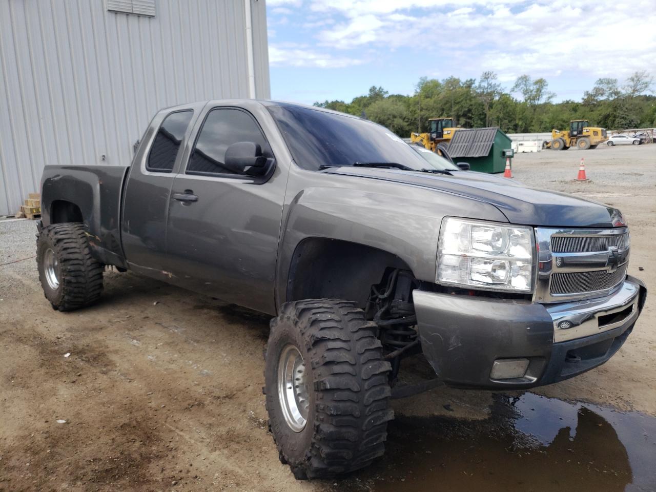 CHEVROLET SILVERADO 2007 with VIN 2GCEC19J871570745 - Photo from auction