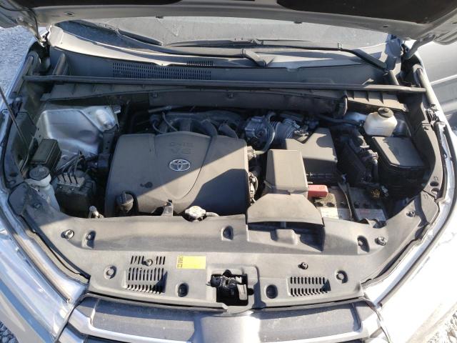 Photo 7 from auction – 2019 TOYOTA HIGHLANDER with VIN 5TDJZRFH6KS592905