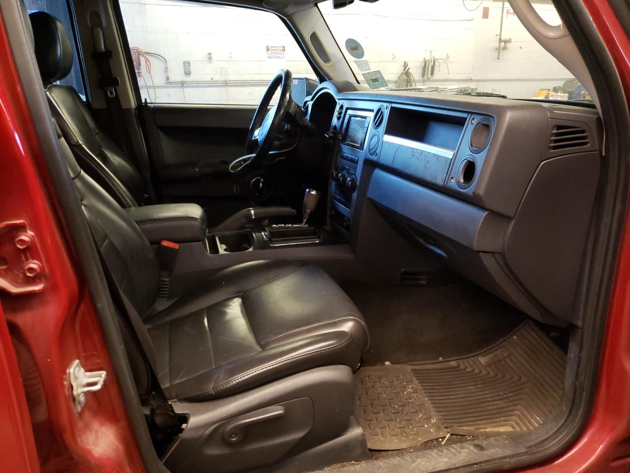 Photo 5 from auction – 2010 JEEP COMMANDER with VIN 1J4RG4GK3AC157002
