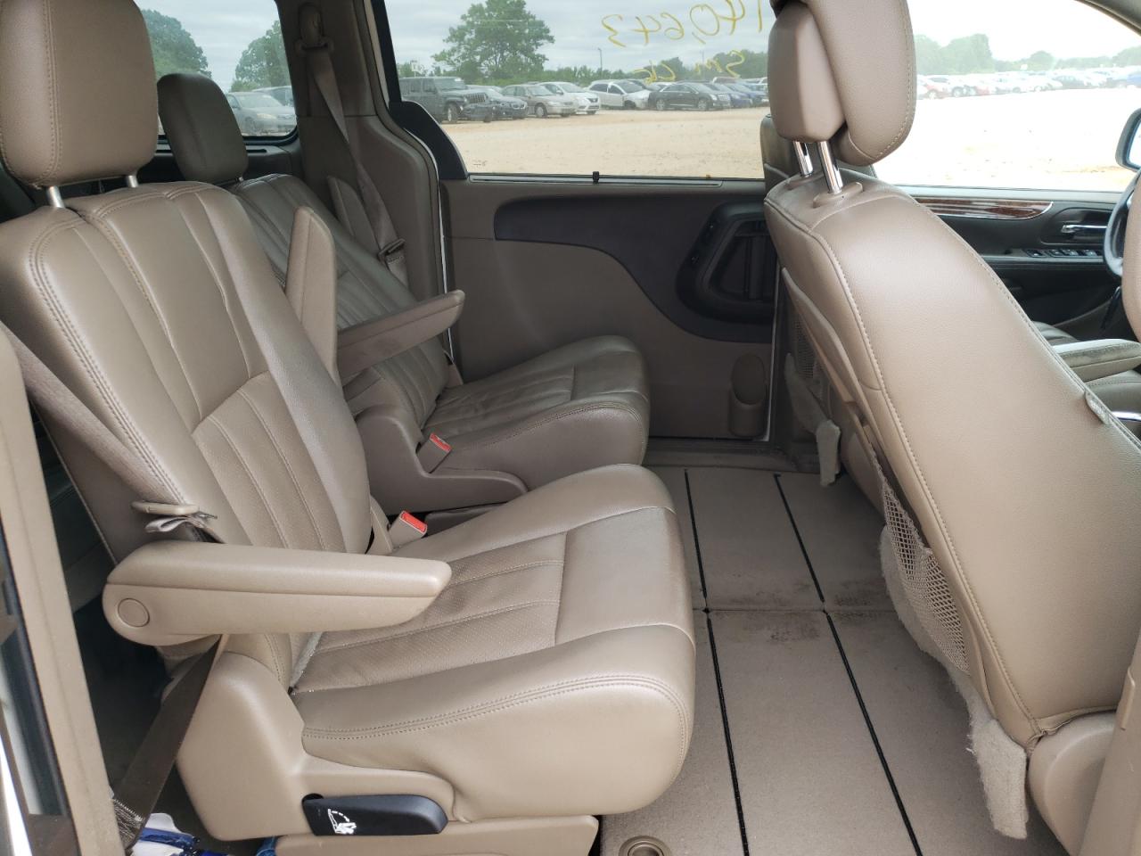 صورة رقم 18 من المزاد - 2011 CHRYSLER TOWN & COU مع VIN 2A4RR8DG0BR784167