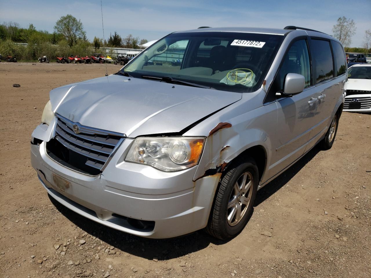 Photo 2 from auction – 2010 CHRYSLER TOWN & COU with VIN 2A4RR5D11AR463814