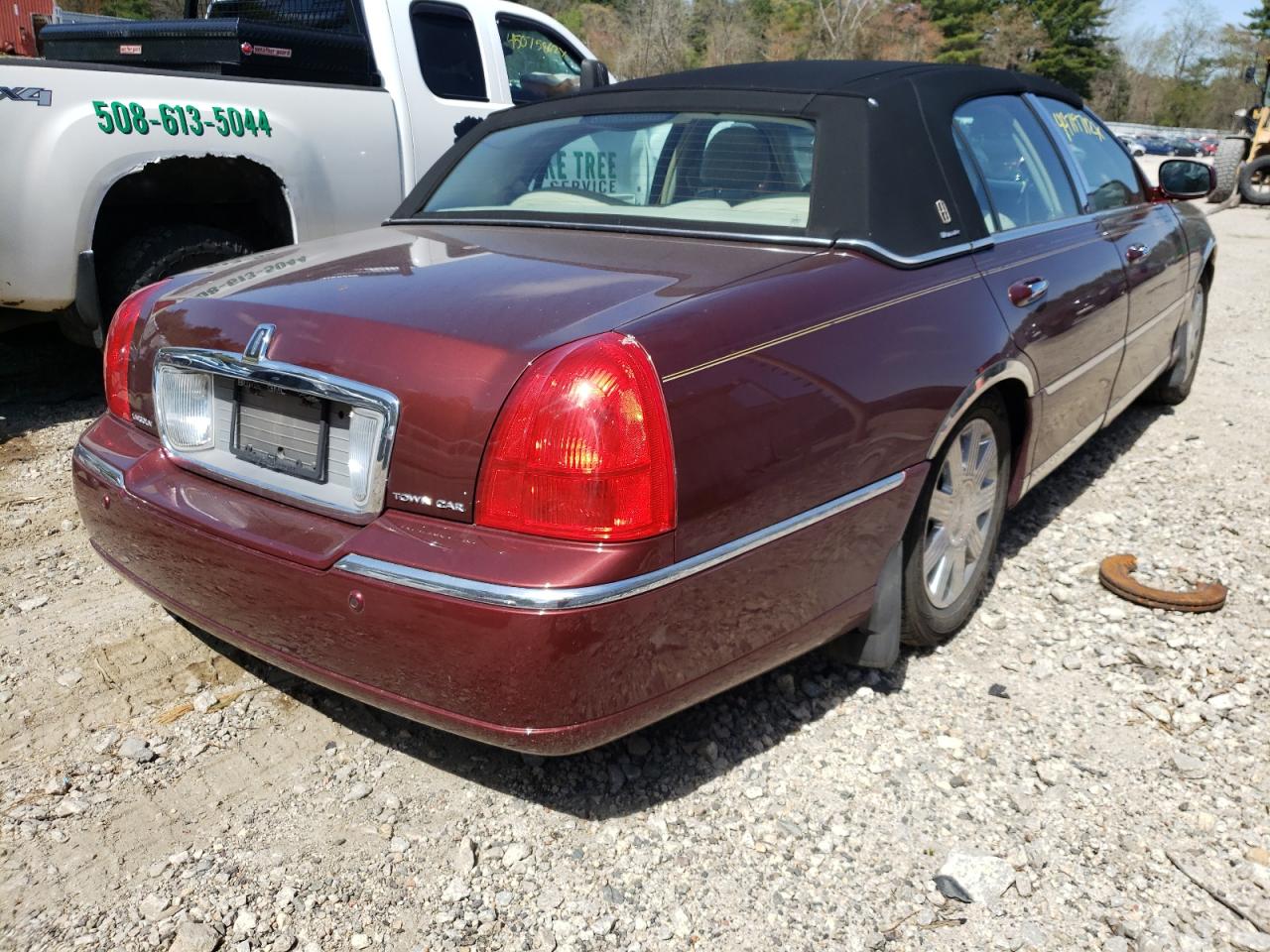 Photo 4 from auction – 2004 LINCOLN TOWNCAR with VIN 1LNHM83W64Y674999