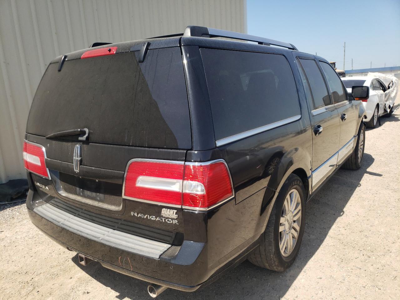 Photo 4 from auction – 2012 LINCOLN NAVIGATOR with VIN 5LMJJ3J54CEL04932