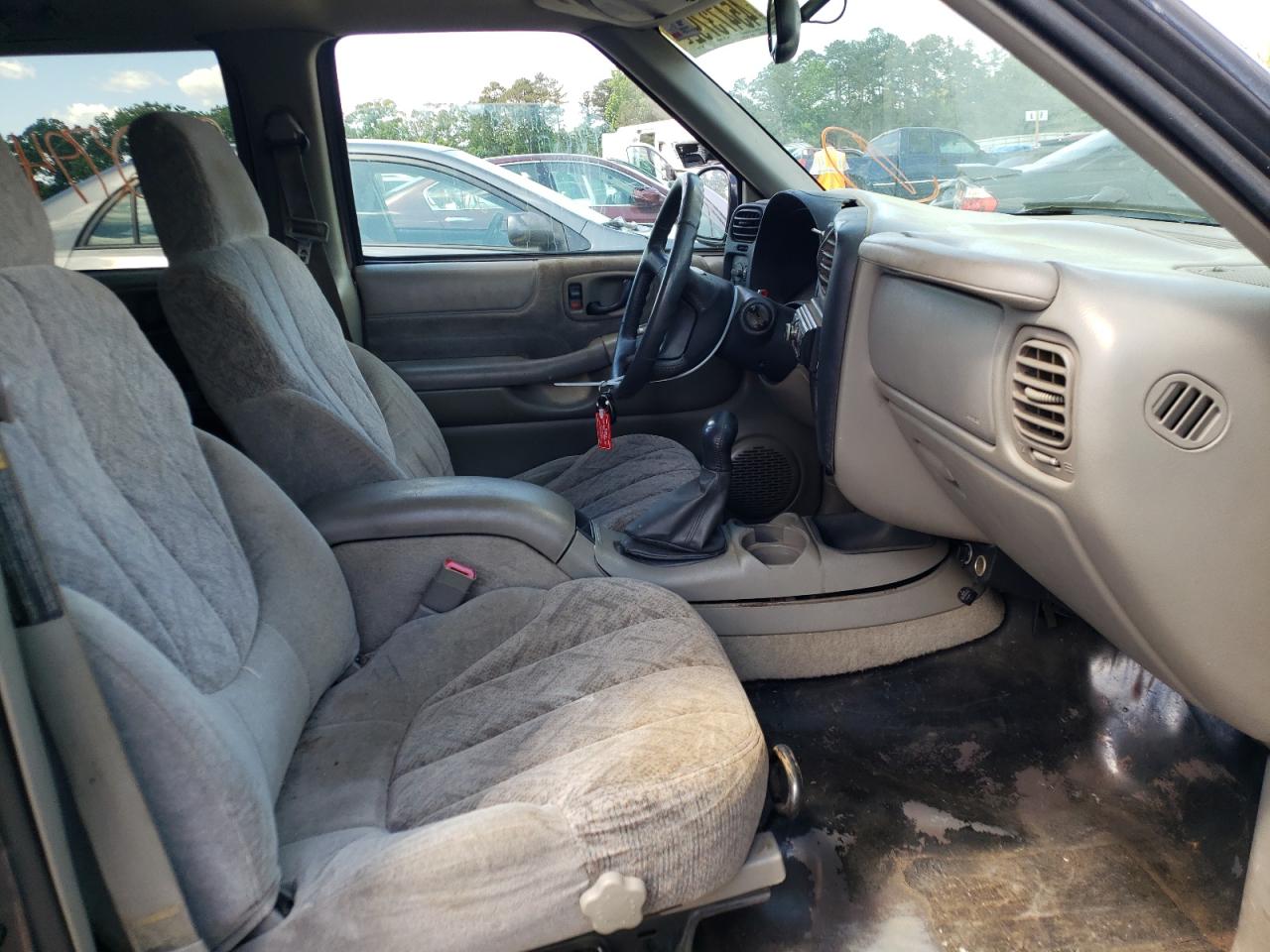 Photo 5 from auction – 1998 GMC JIMMY with VIN 1GKCS13W6W2512747