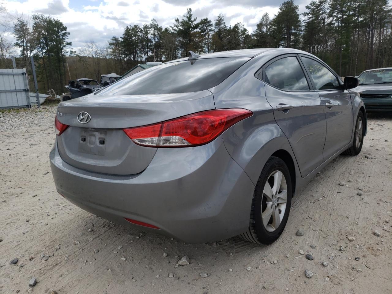 Photo 4 from auction – 2011 HYUNDAI ELANTRA GL with VIN KMHDH4AEXBU097033