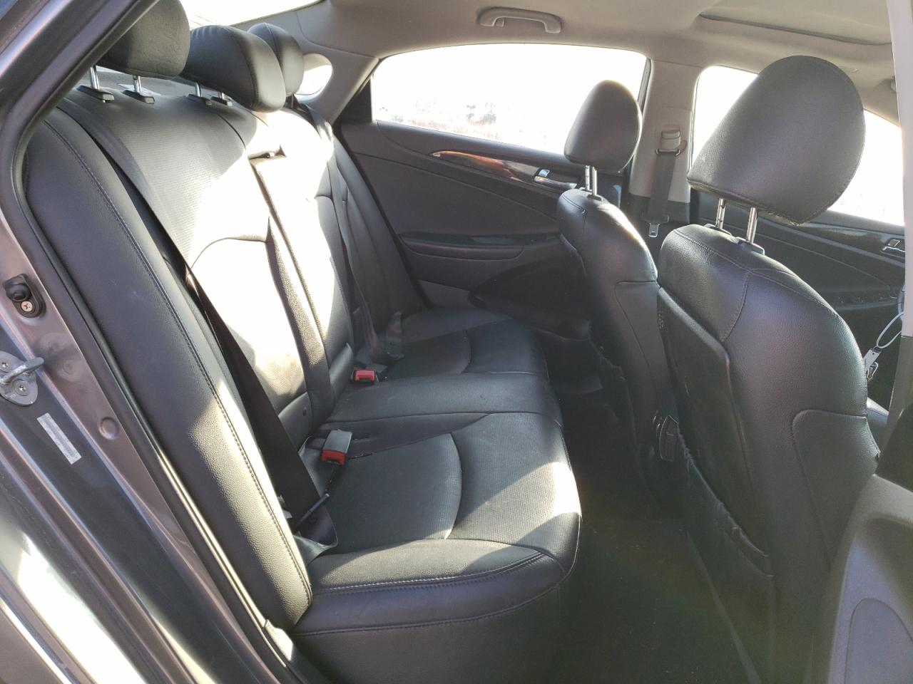 Photo 6 from auction – 2011 HYUNDAI SONATA SE with VIN 5NPEC4AC0BH133778