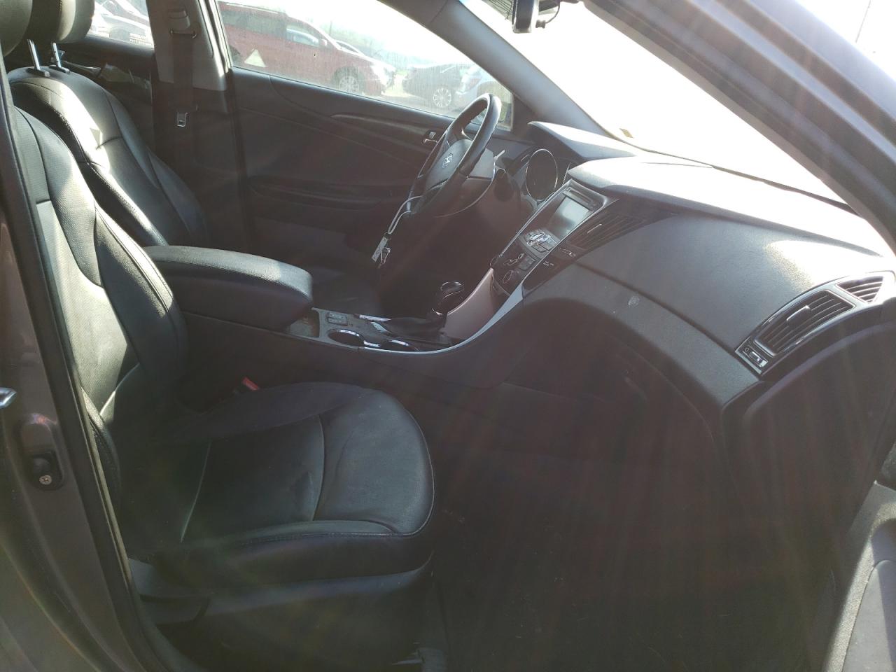Photo 5 from auction – 2011 HYUNDAI SONATA SE with VIN 5NPEC4AC0BH133778