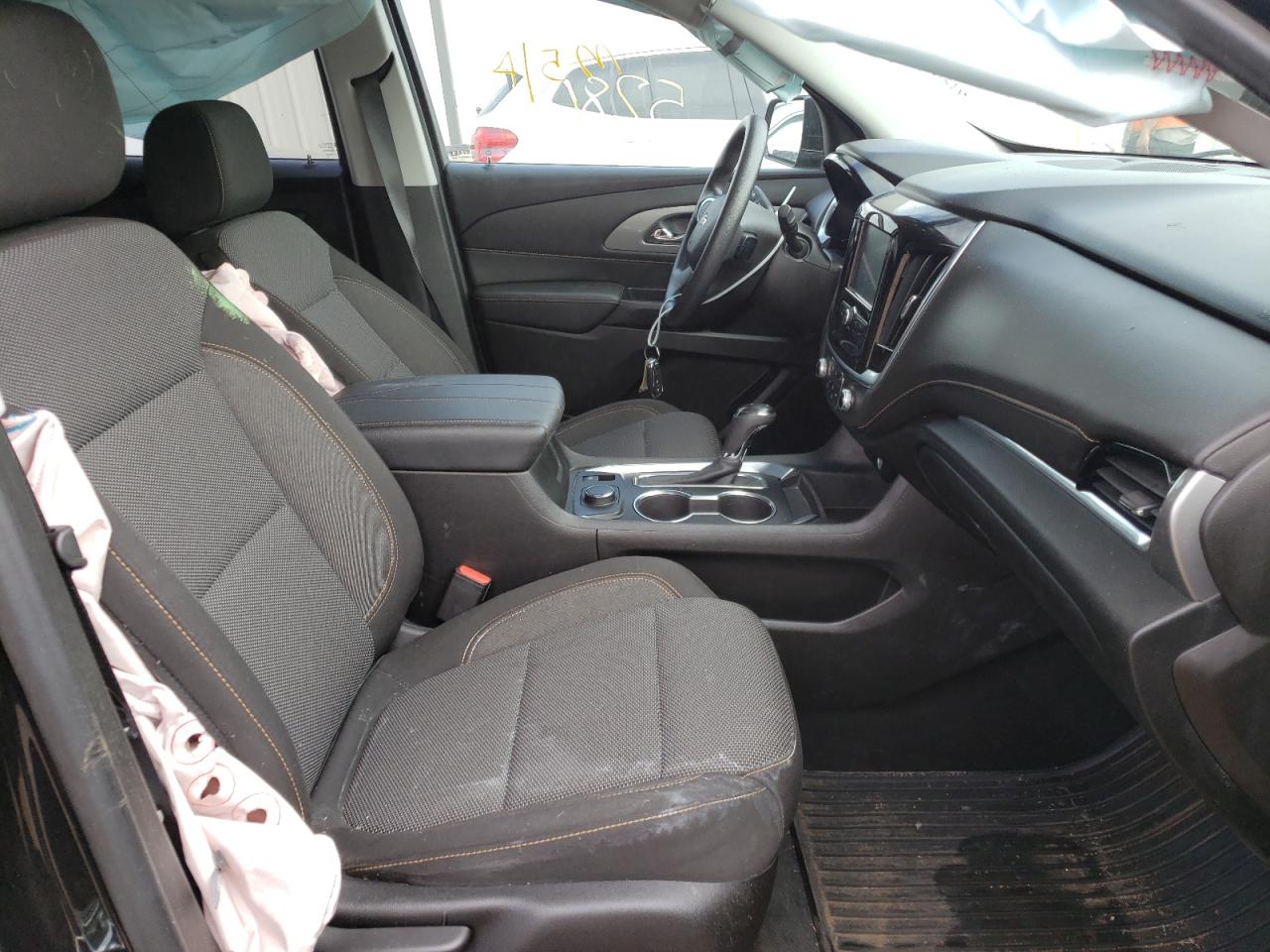 Photo 5 from auction – 2019 CHEVROLET TRAVERSE L with VIN 1GNERFKW5KJ222490
