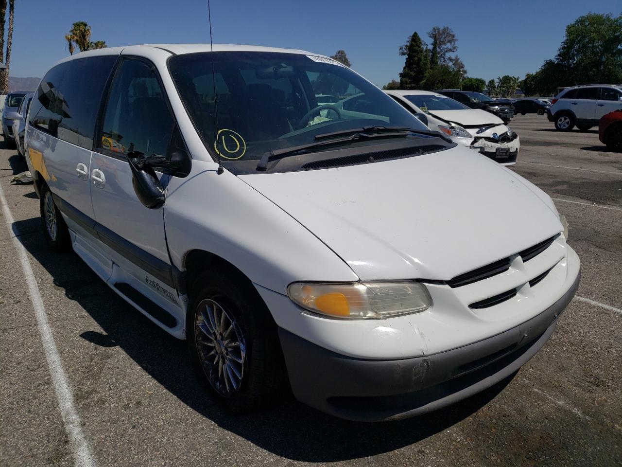 DODGE GRAND CARA 1999 with VIN 2B4GP44G6XR232334 - Photo from auction