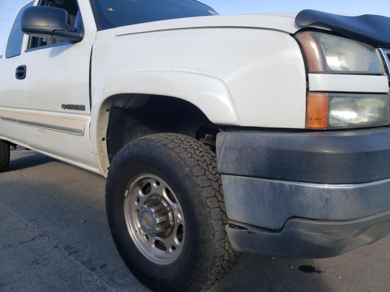 Photo 9 from auction – 2005 CHEVROLET SILVERADO with VIN 1GCHK29U95E208354