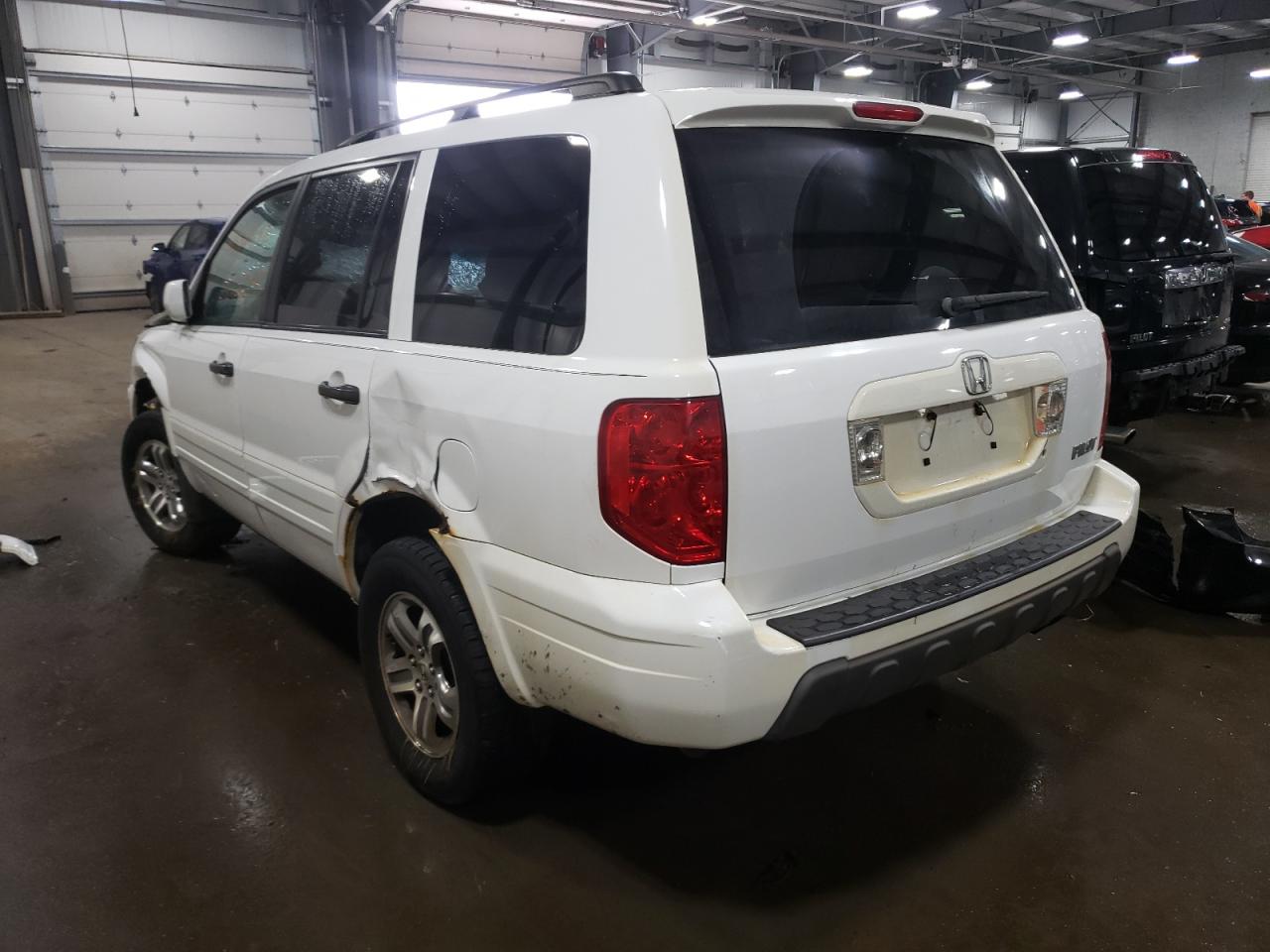 Photo 3 from auction – 2004 HONDA PILOT EXL with VIN 2HKYF18674H506322