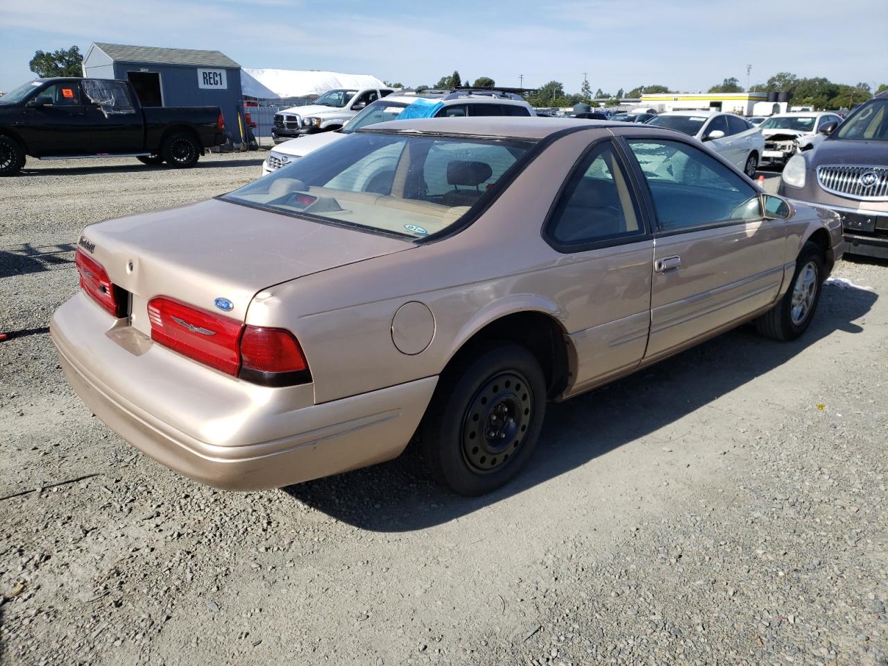 Photo 4 from auction – 1996 FORD THUNDERBIR with VIN 1FALP62W3TH102028