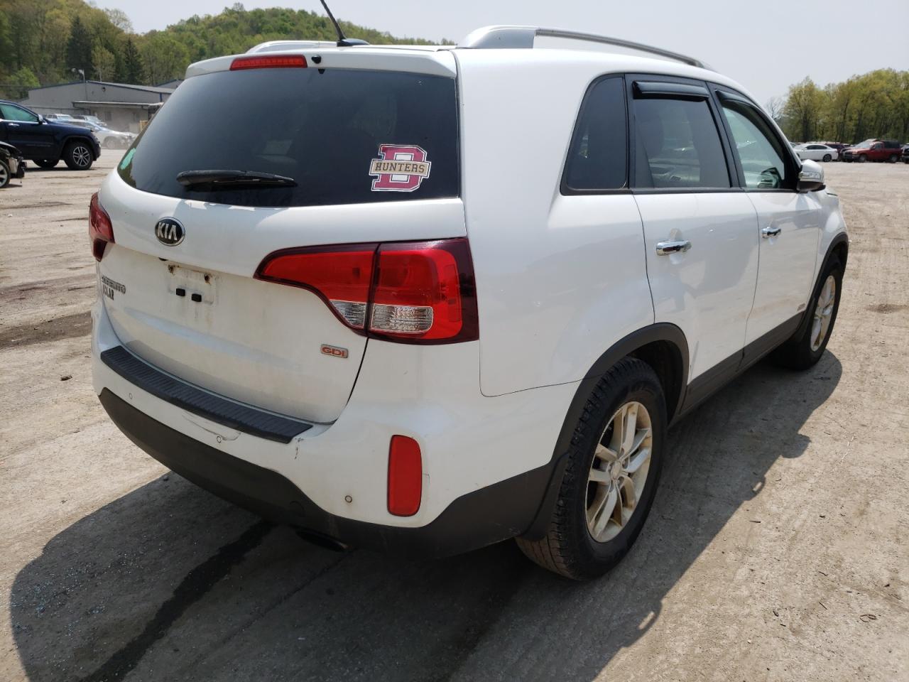 Photo 4 from auction – 2015 KIA SORENTO LX with VIN 5XYKTCA69FG574202
