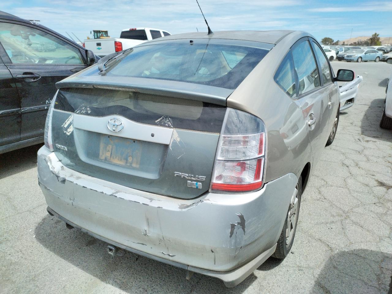 Photo 4 from auction – 2005 TOYOTA PRIUS with VIN JTDKB20U353055355