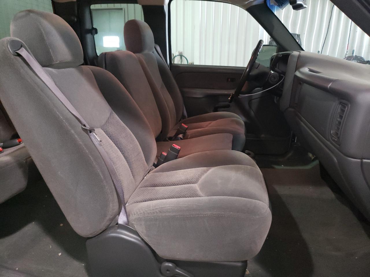 Photo 5 from auction – 2003 CHEVROLET SILVERADO with VIN 2GCEC19VX31409424