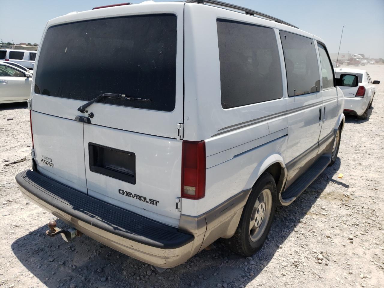 Photo 4 from auction – 2003 CHEVROLET ASTRO with VIN 1GNDM19X93B100268