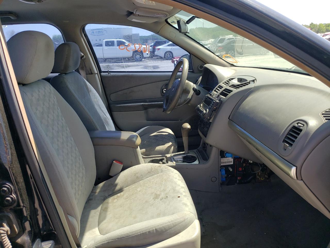 Photo 5 from auction – 2004 CHEVROLET MALIBU MAX with VIN 1G1ZT648X4F232697