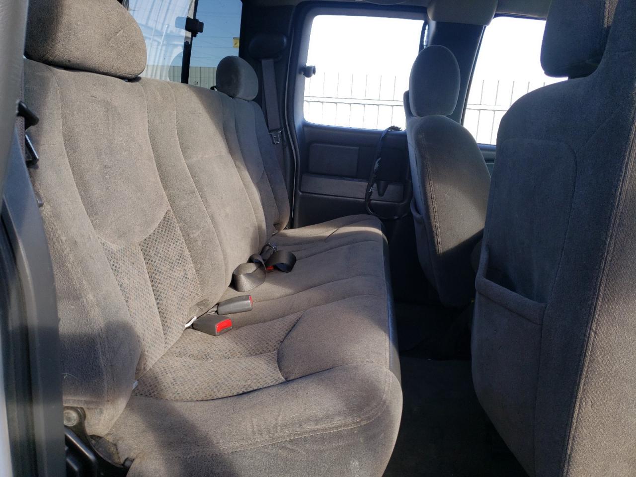 Photo 6 from auction – 2005 CHEVROLET SILVERADO with VIN 1GCHK29U95E208354