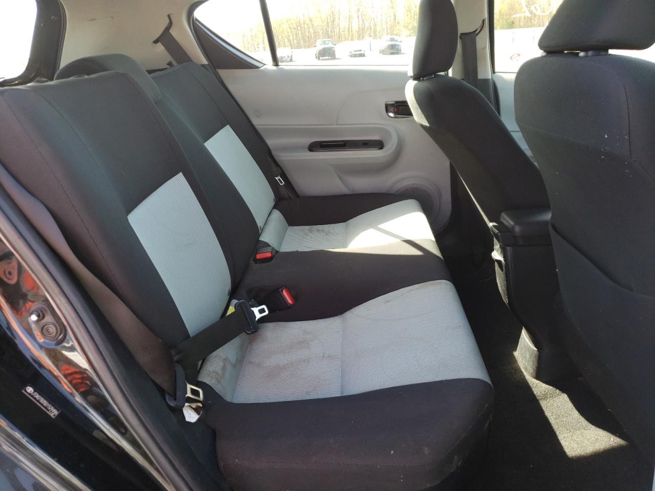 Photo 6 from auction – 2013 TOYOTA PRIUS C with VIN JTDKDTB35D1529496