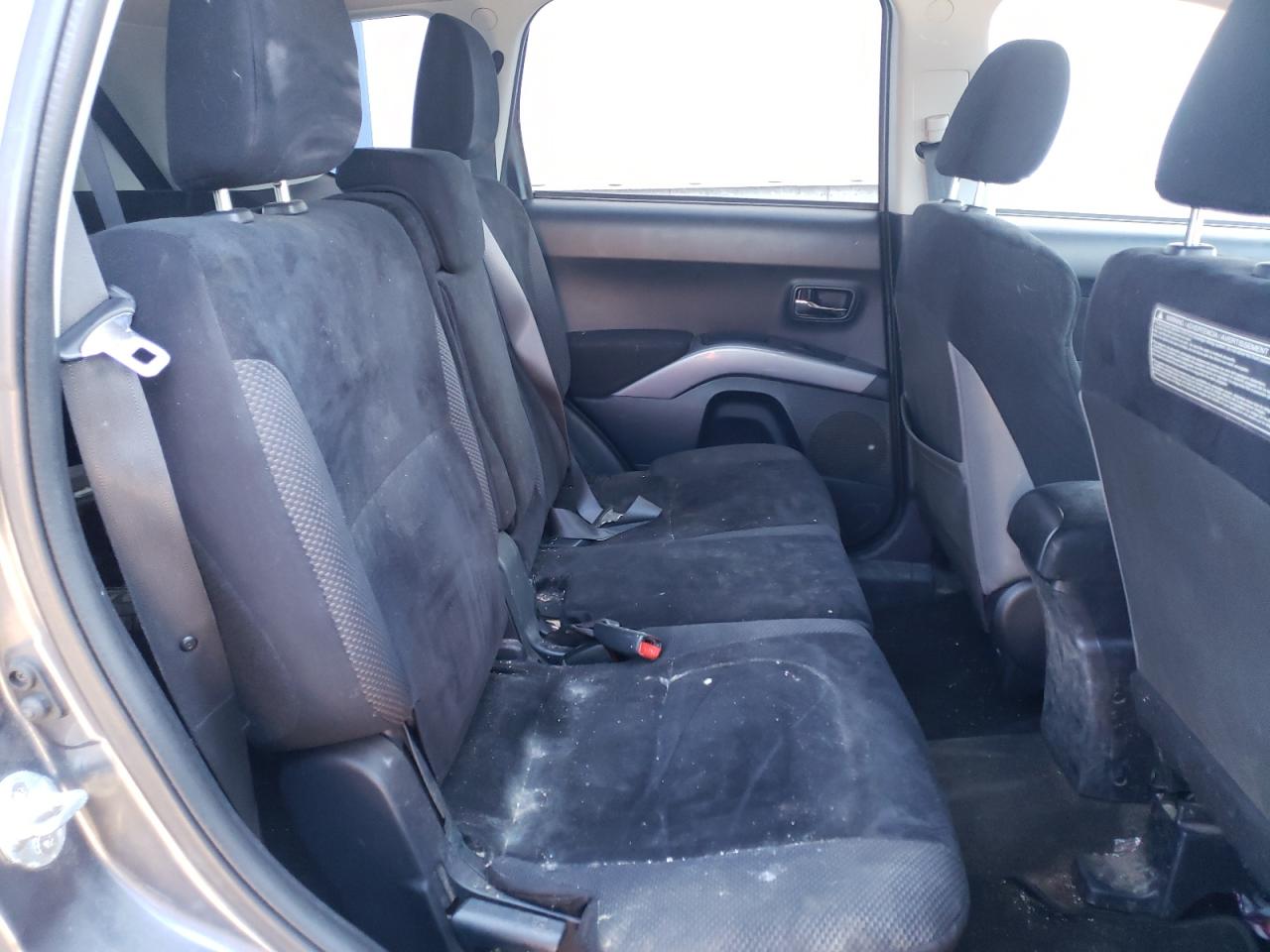 Photo 18 from auction – 2012 MITSUBISHI OUTLANDER with VIN JA4JT3AX5CU605700