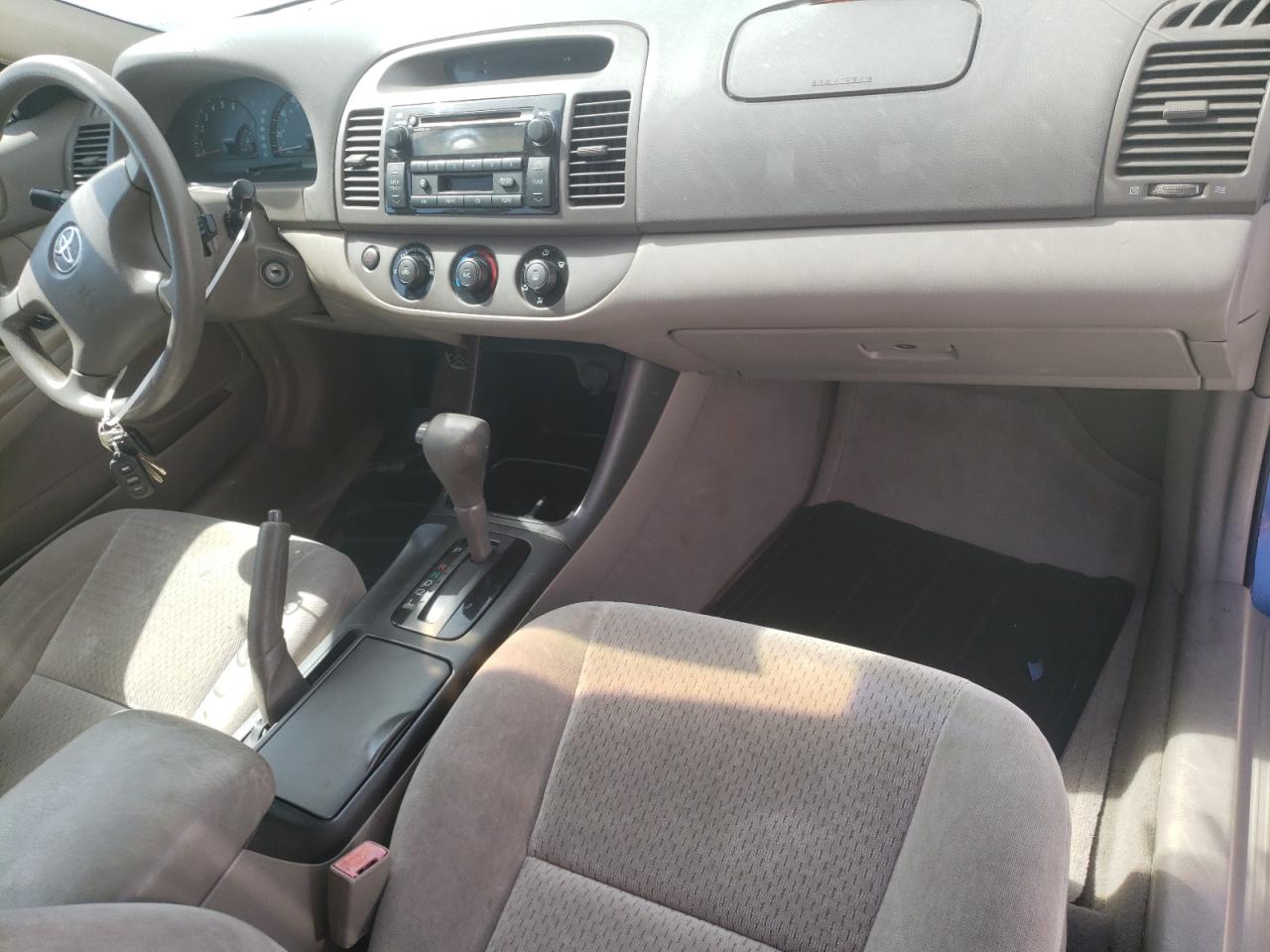 Photo 9 from auction – 2002 TOYOTA CAMRY LE with VIN 4T1BE30K72U557752