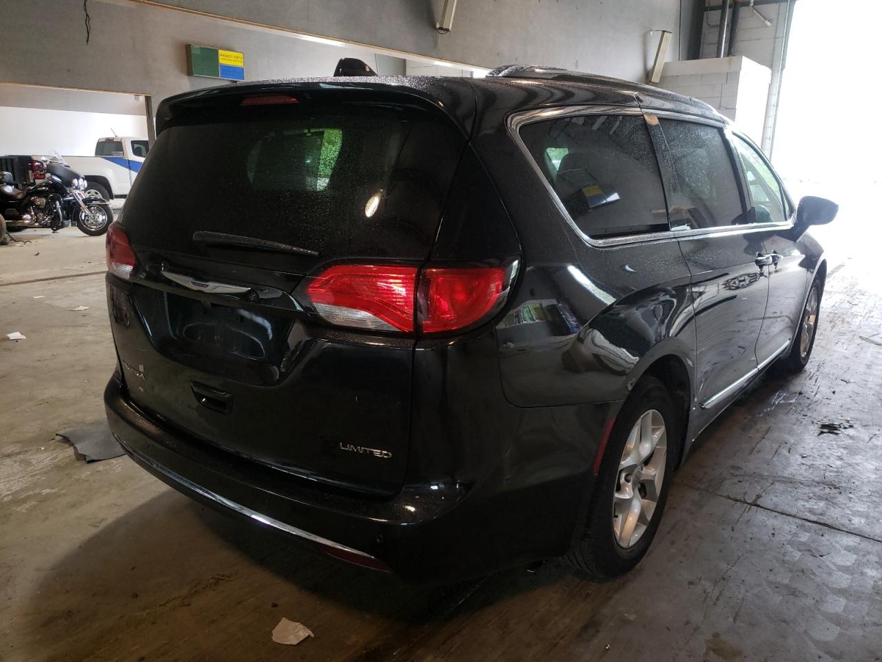 Photo 4 from auction – 2020 CHRYSLER PACIFICA L with VIN 2C4RC1GGXLR187135